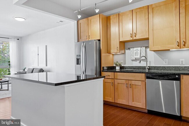 Building Photo - 2200 N Westmoreland St