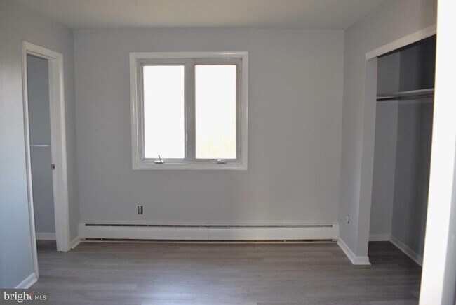 Building Photo - 901 Laurel St