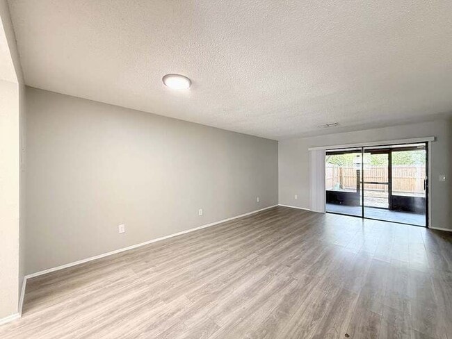 Building Photo - 2820 S Pines Dr