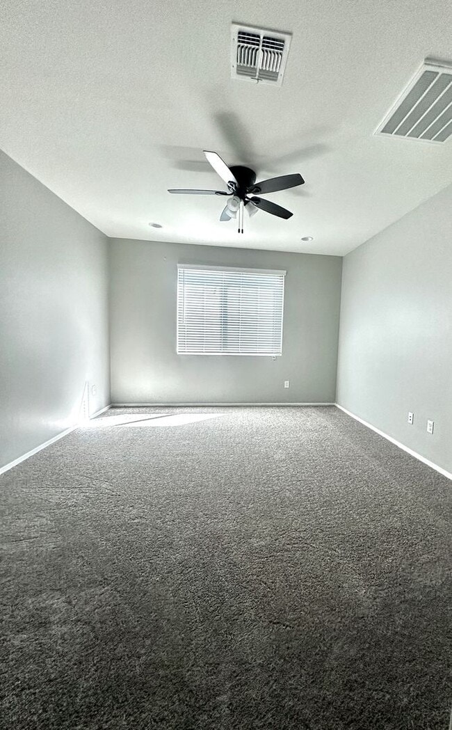 Building Photo - Stunning 4-bedroom, 2-bathroom home located in the vibrant community of Sahuarita, AZ