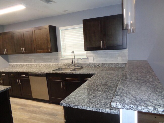 Building Photo - 3402 Lehigh Dr