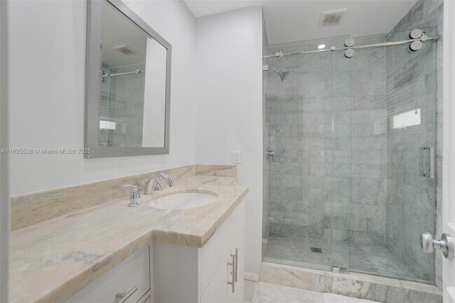 Building Photo - 412 Gerona Ave
