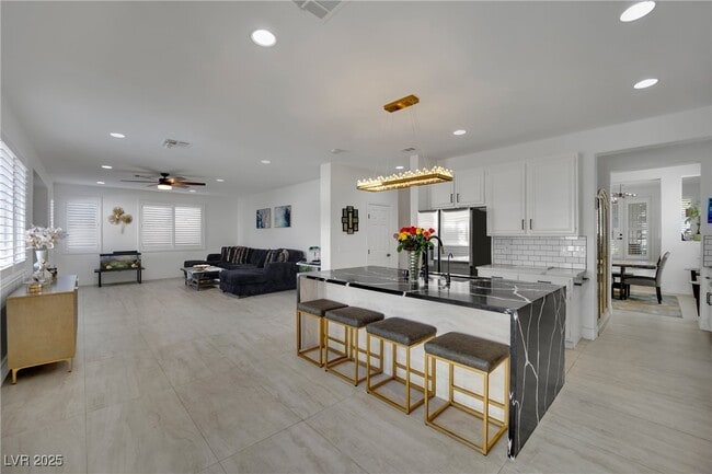 Building Photo - 10336 Early Morning Ave