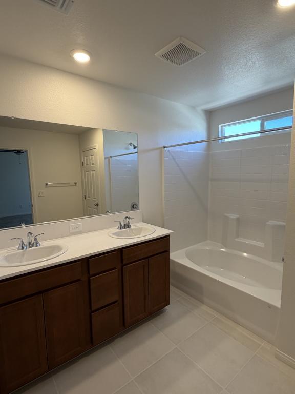 Building Photo - 3740 Gila Clf Ave