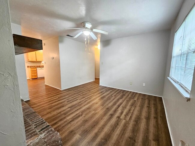 Building Photo - 2985 Woodrich Dr
