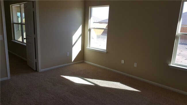 Building Photo - 426 Luna Vista Dr