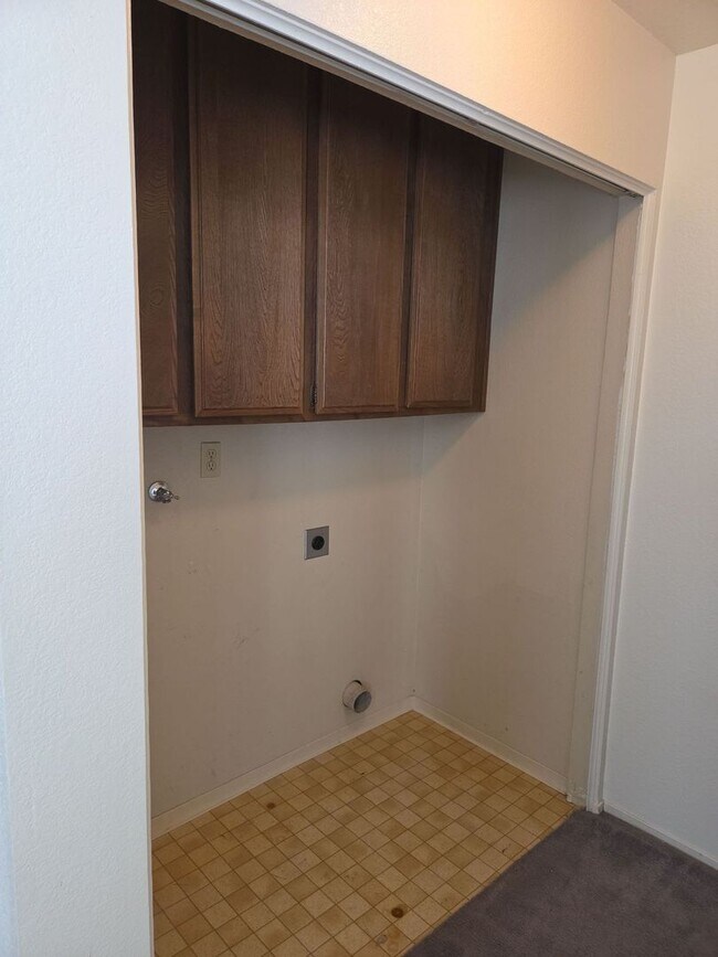 Building Photo - 203 Catalpa Ln