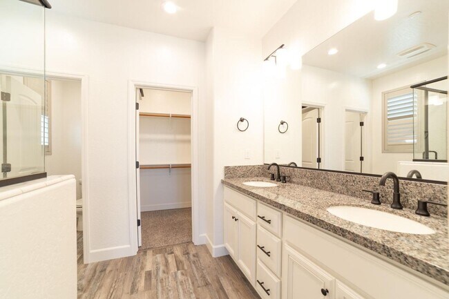 Building Photo - Newly Built 3/2.5 Woodside Home In Riverstone