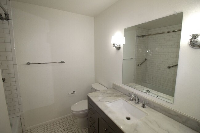 Building Photo - 663 Bishops Lodge Rd