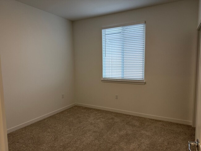 Building Photo - Beautiful Sacramento 5 Bedroom 3 Bathroom 3000 Sqft. Home for Rent