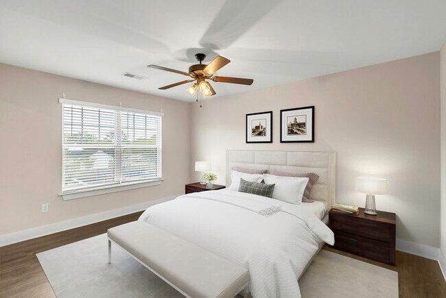 Building Photo - Modern 2 Bedroom Townhome on the Swamp Rab...