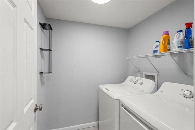 Building Photo - 3334 Romelie Dr