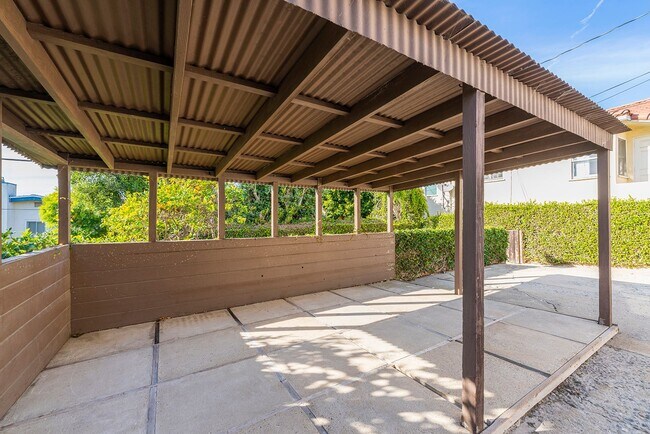 Building Photo - Super Cute 3bed 2 bath home with peek-a-boo ocean view South Redondo