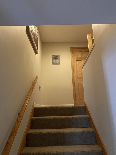 Building Photo - 219 Whiskeag Rd