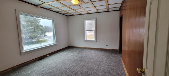 Building Photo - 2815 N Shore Dr