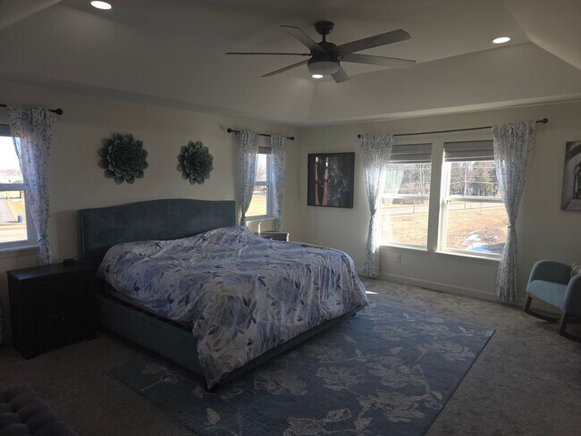 Building Photo - Updated 5 bedroom Sussex home
