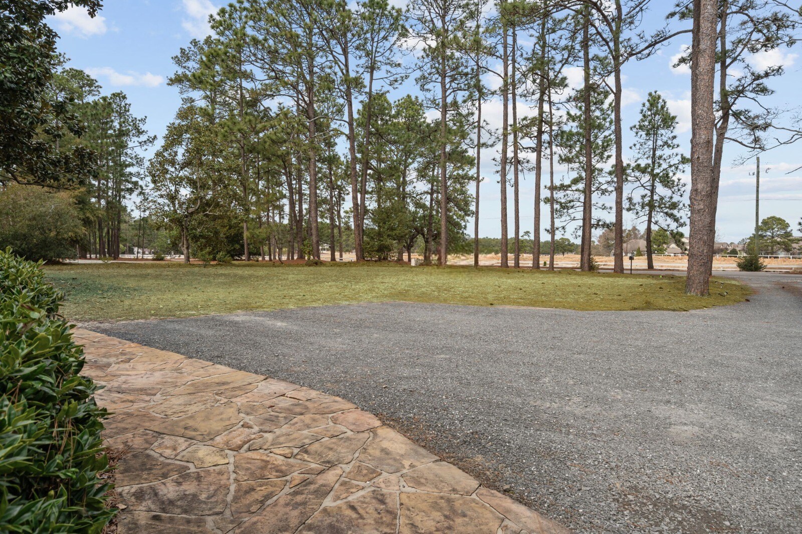 Building Photo - 2050 Midland Rd