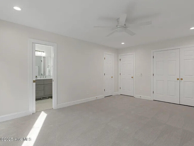Building Photo - 110 Pine Cone Way