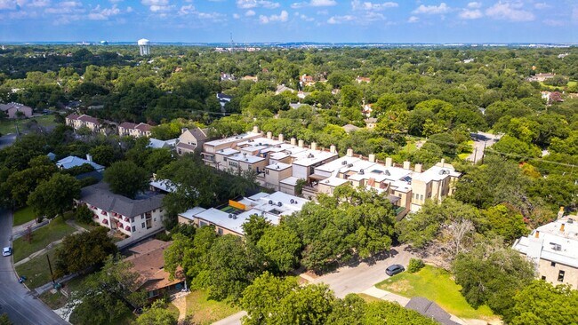 Building Photo - ALAMO HEIGHTS  |  TOWNHOME  |  REMODELED  |  HUGE TERRACE