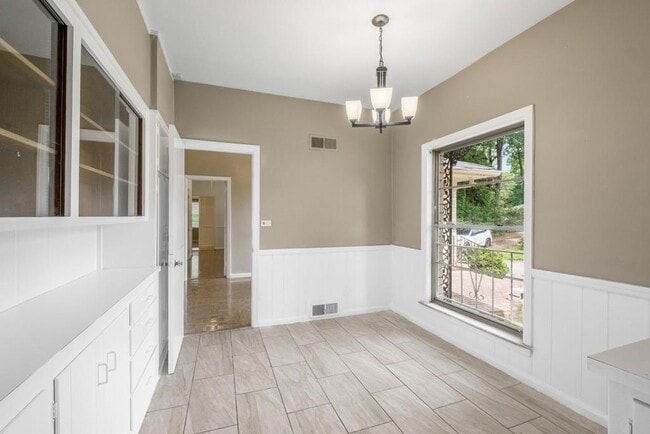 Building Photo - 757 Old Ivy Rd NE