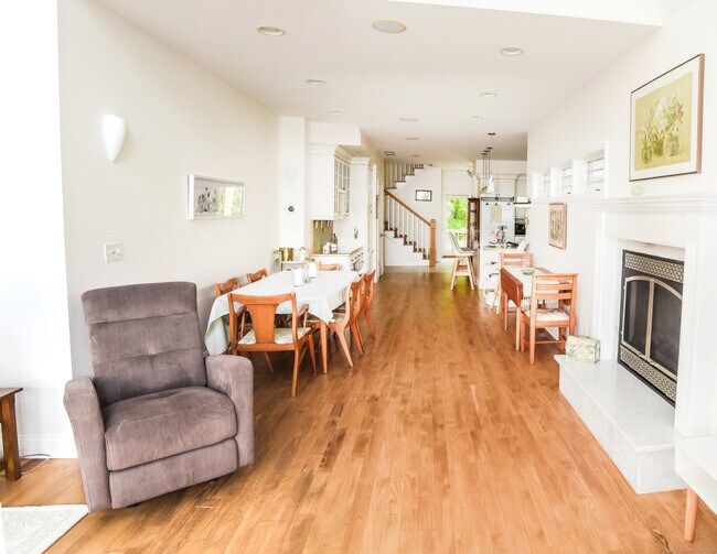 Building Photo - 12 Westover Ln