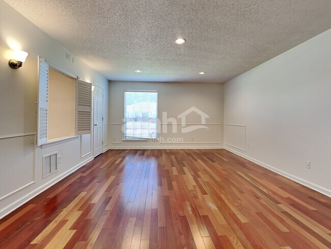 Building Photo - 7212 Glendyne Dr S