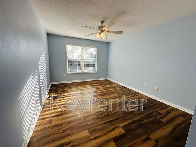 Building Photo - 10809 Topview Ln