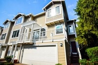 Building Photo - Amazing Condo  End Unit!