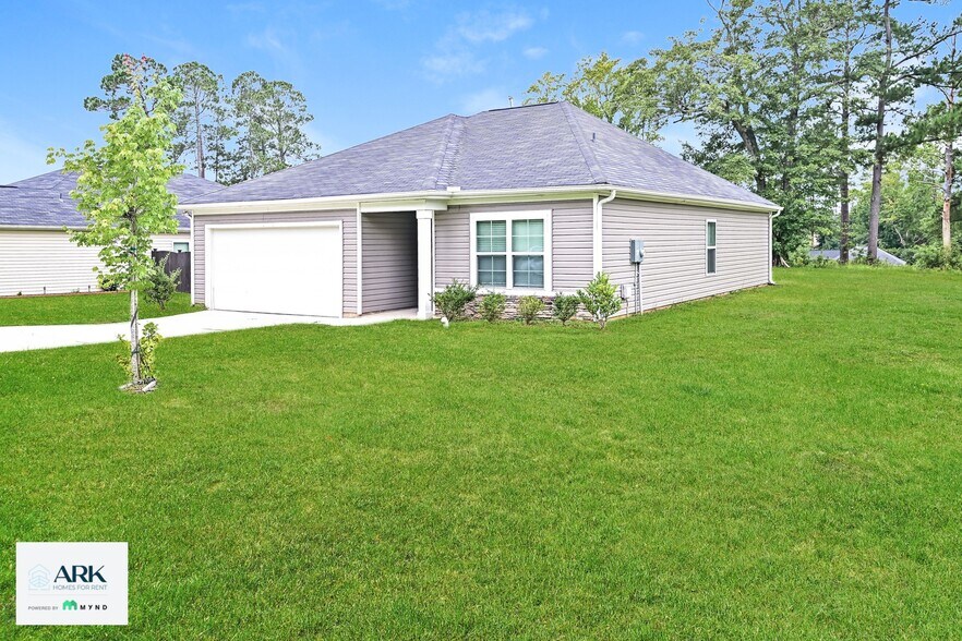 Building Photo - 1307 Lakeshore Dr