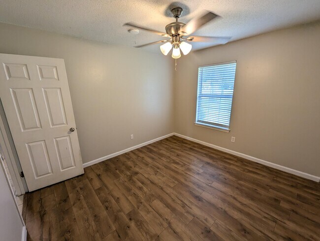 Building Photo - 1625 Campbell Dr N