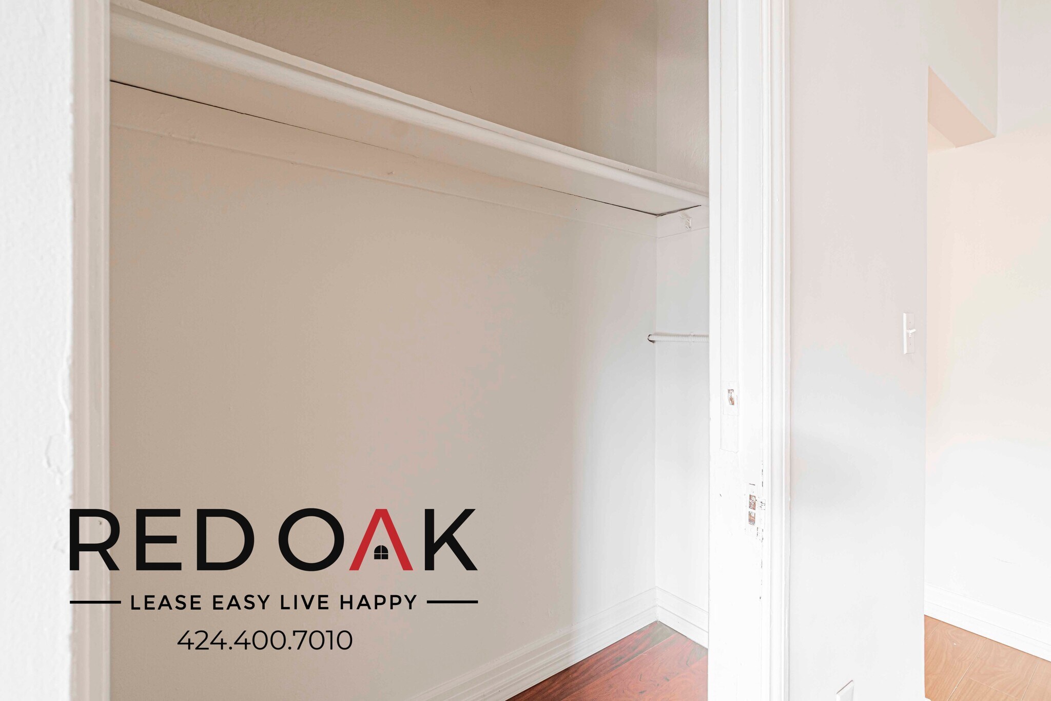 Building Photo - 570 N Rossmore Ave