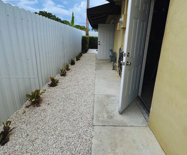Building Photo - 11611 NW 57th Ct