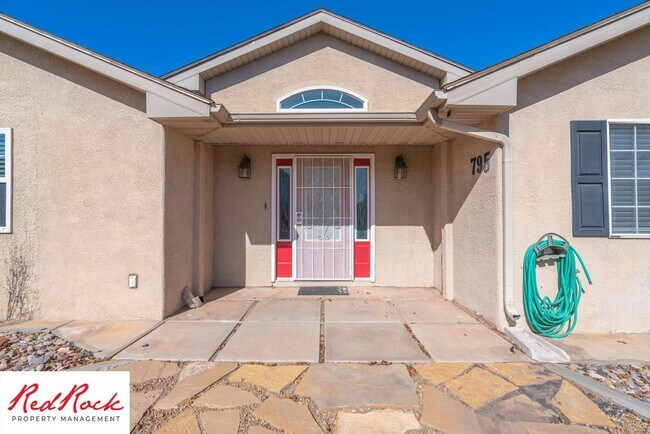 Building Photo - Spacious 3 Bedroom Single-Level Home in Bl...