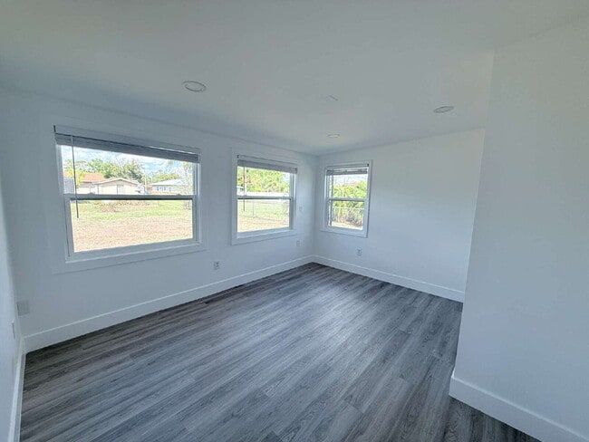 Building Photo - 4-bedroom, 2-bathroom