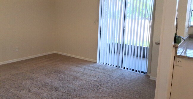 Building Photo - Beautiful Winter Park 2/2 Condo on the first floor x Rent in front of Full Sail !
