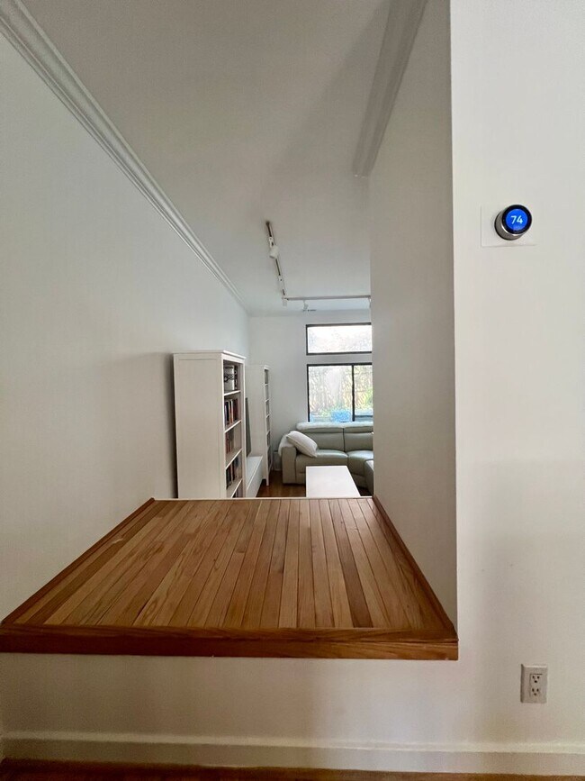 Building Photo - Luxurious 3-Bedroom Townhome in Fairmount!...