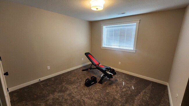 Building Photo - 5 Bedroom, 3 Full Bathroom House with 3 Ca...