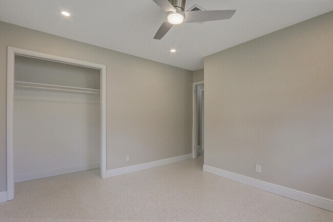 Building Photo - 732 Pelican Way