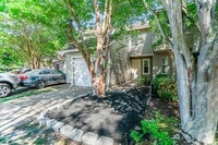 Building Photo - "Charming Kempsville Lake Townhome – Great Amenities & Location!"