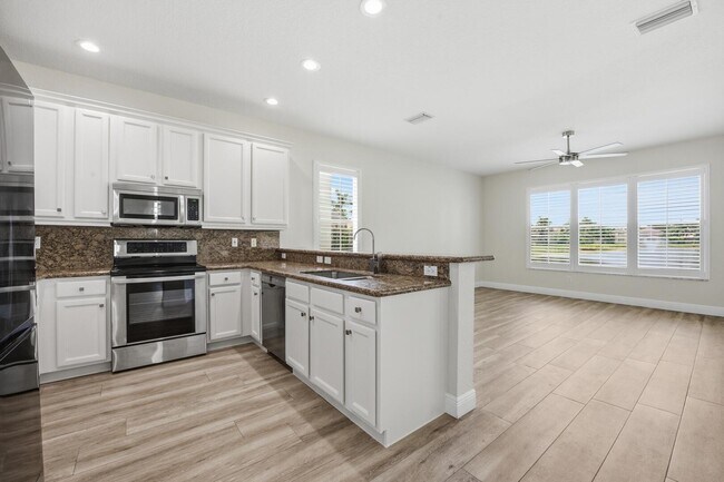 Building Photo - 8895 Chestnut Ridge Way