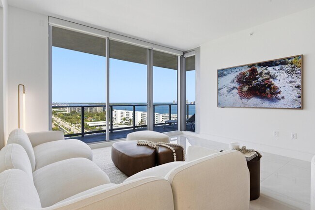 Building Photo - 220 Lake Shore Dr