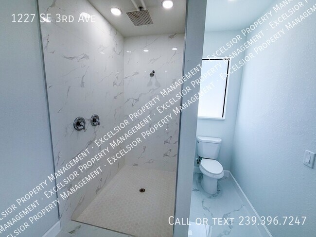 Building Photo - 1227 SE 3rd Ave