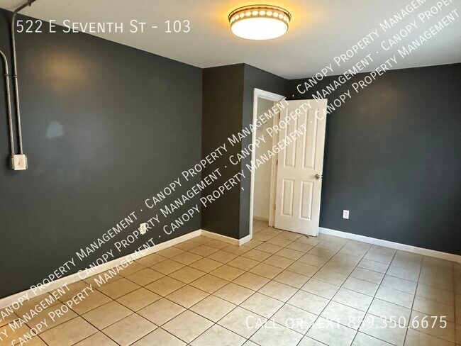 Building Photo - 522 E Seventh St-103