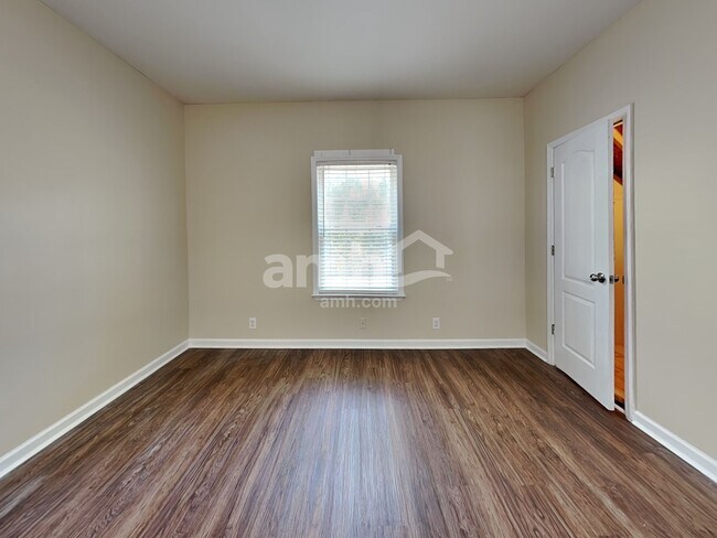 Building Photo - 4002 Greentree Ct