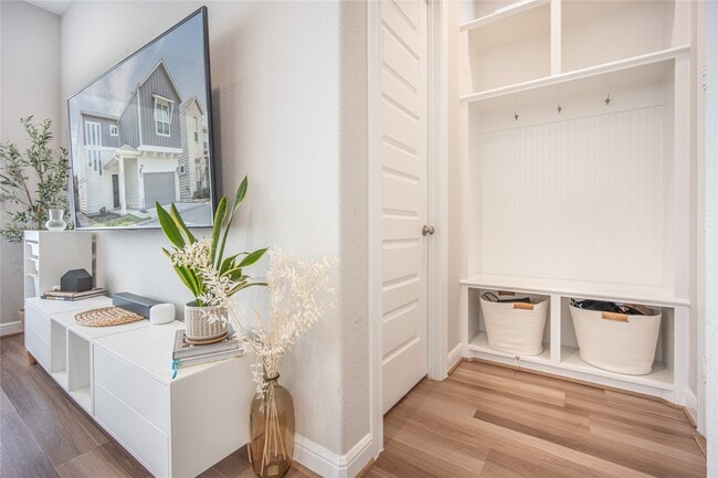 Building Photo - 9907 Prairie Silo Ln