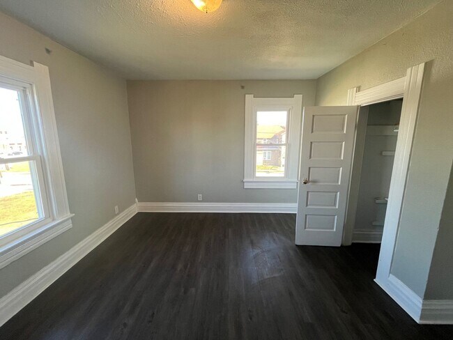 Building Photo - 2107/2105 central ave