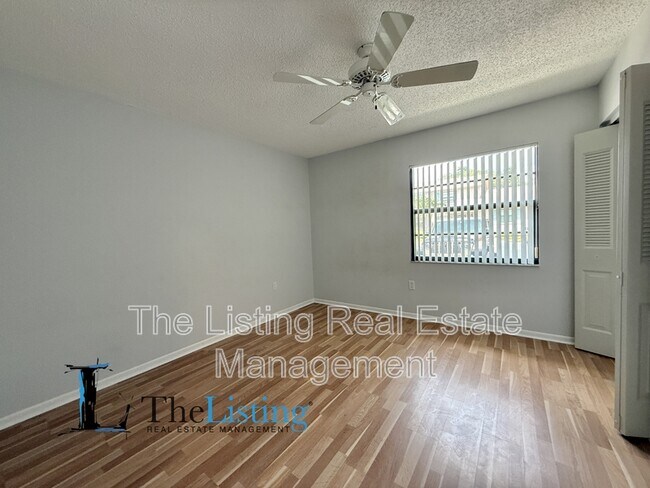 Building Photo - 2131 Ridge Rd S
