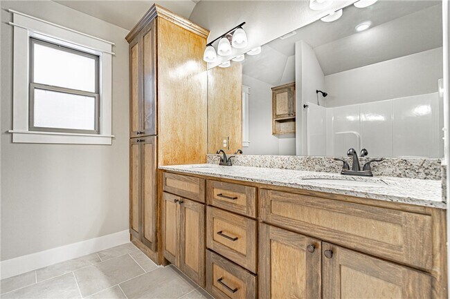 Building Photo - 933 Hampton St