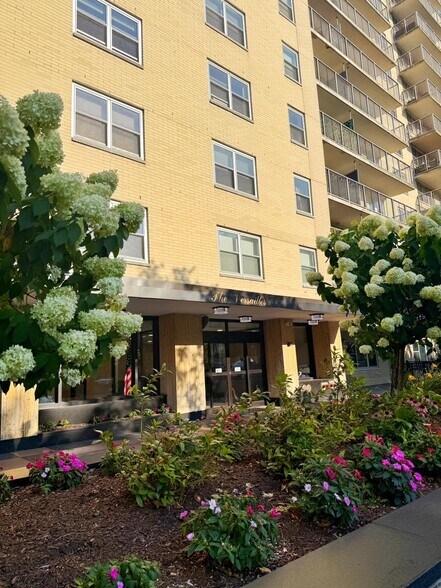 Building Photo - 6600 Boulevard E