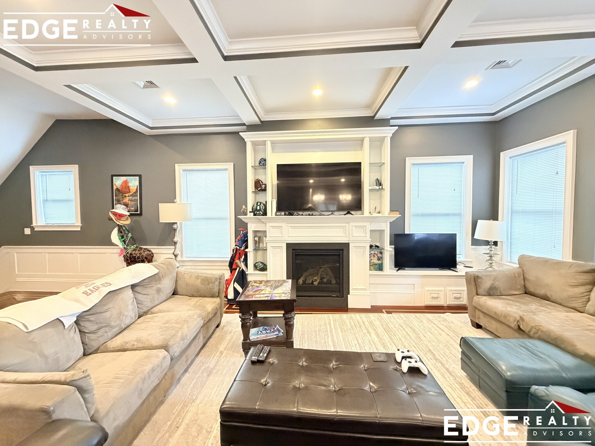 Building Photo - 642 E 3rd St